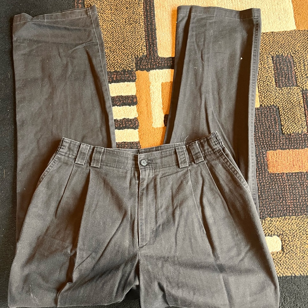 Haggar Men's Dark Gray Chinos. 30x31”